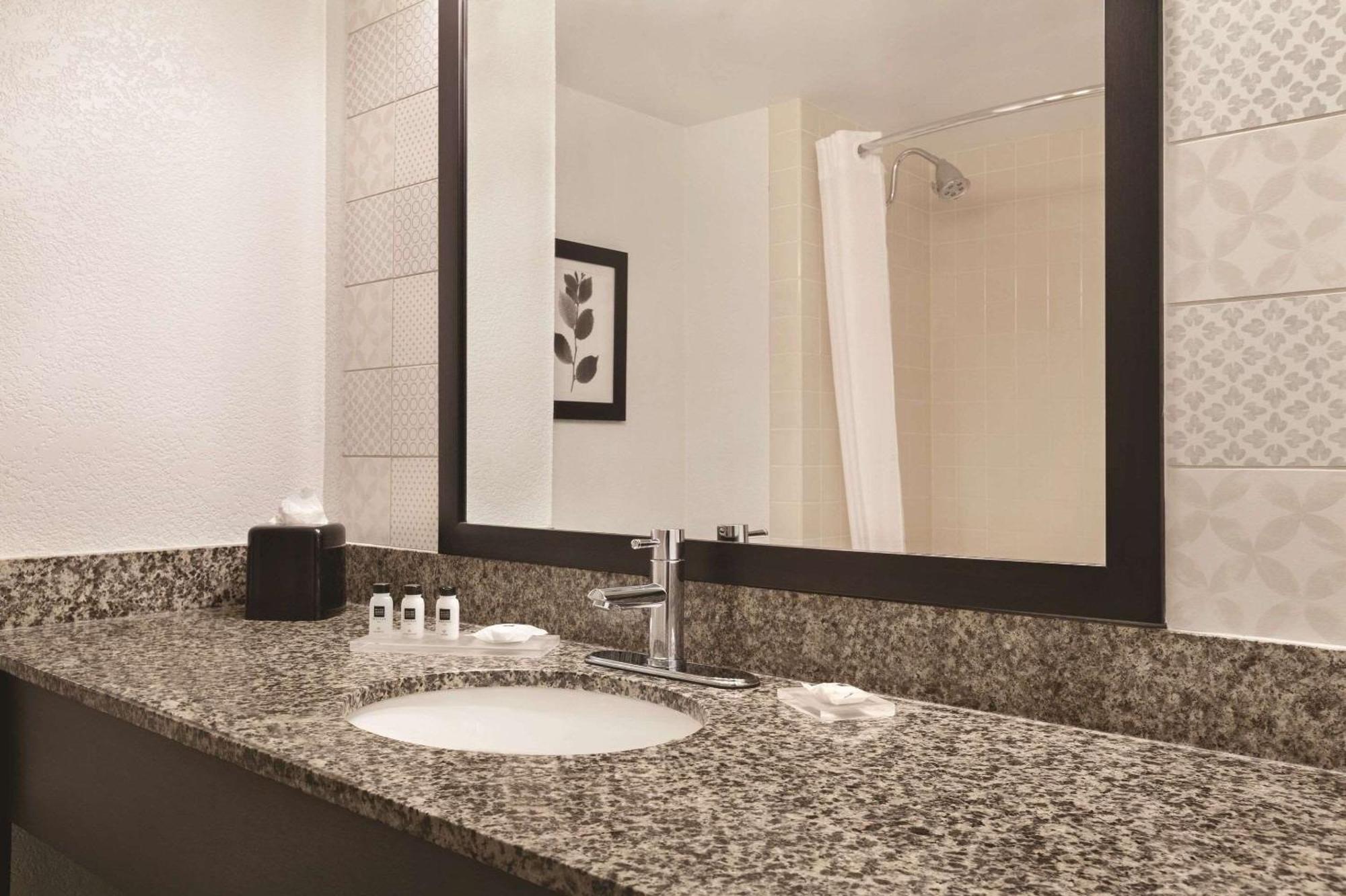 Hotel Country & By Radisson, North, Ca