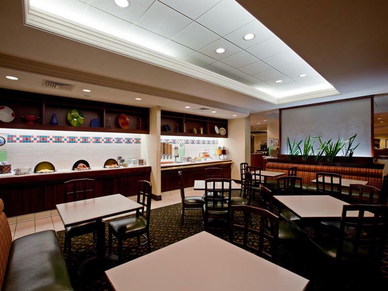 Hotel Country & By Radisson, North, Ca 3*